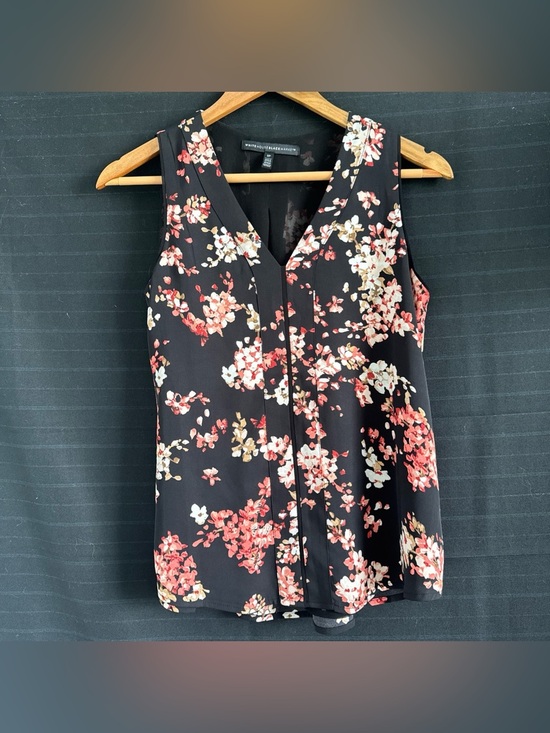 White House Black Market Tops - White House Black Market Sleeveless Floral V Neck Top Tank Shirt Petite 2 P